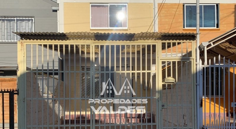 Casa en Población Roque Esteban Scarpa, 2 dormitorios, estacionamiento.